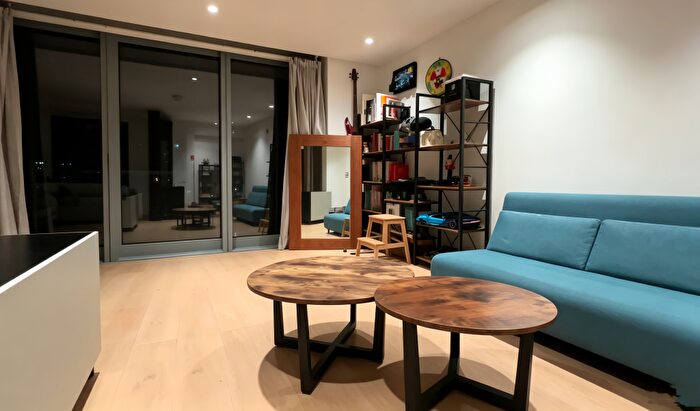 Studio To Rent In Landmark Pinnacle, Marsh Wall, Tower Hamlets, London, E14