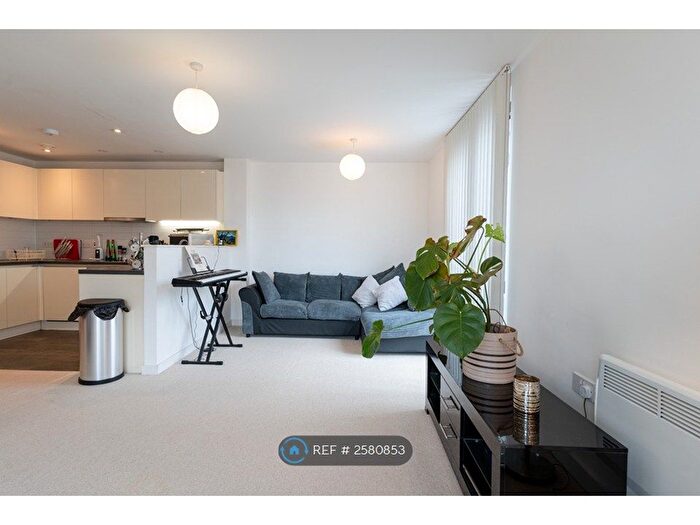 2 Bedroom Flat To Rent In Nobel House, Redhill, RH1