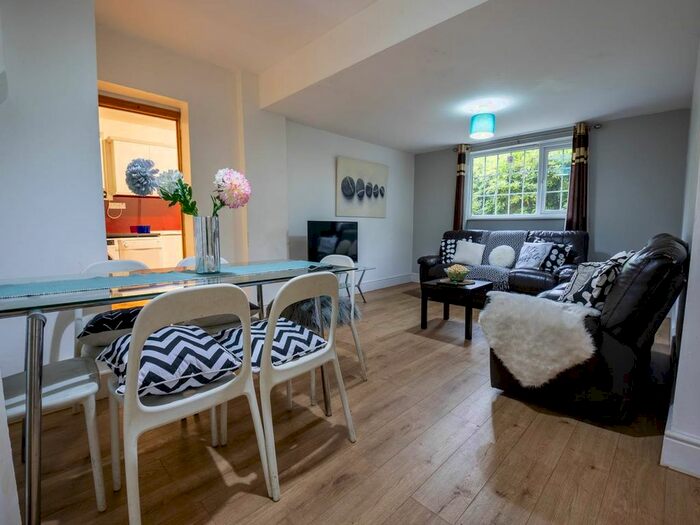 6 Bedroom Property To Rent In Downs Road, Canterbury, CT2