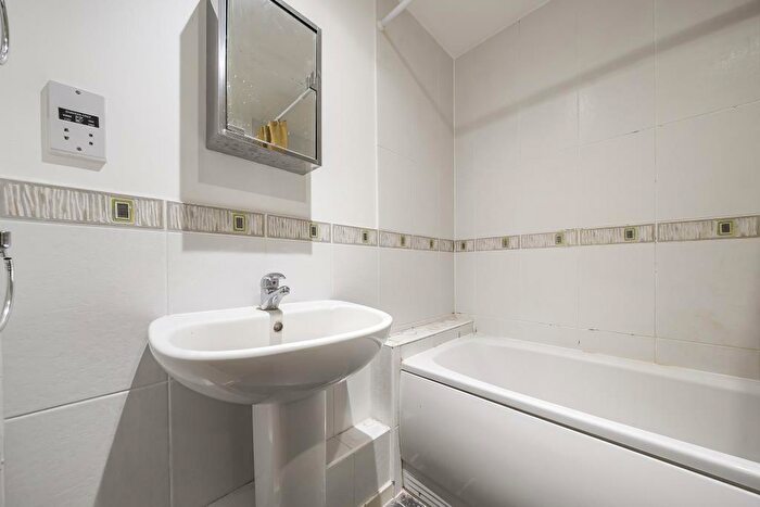 2 Bedroom Flat For Sale In Central Reading, Berkshire, RG1