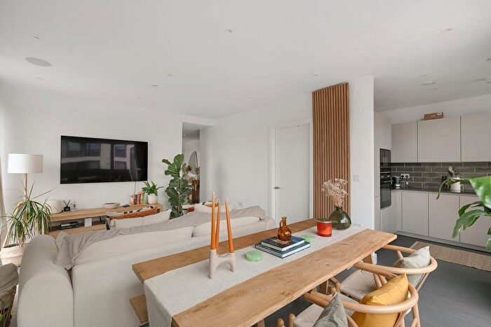 2 Bedroom Flat To Rent In New Tannery Way, London, SE1