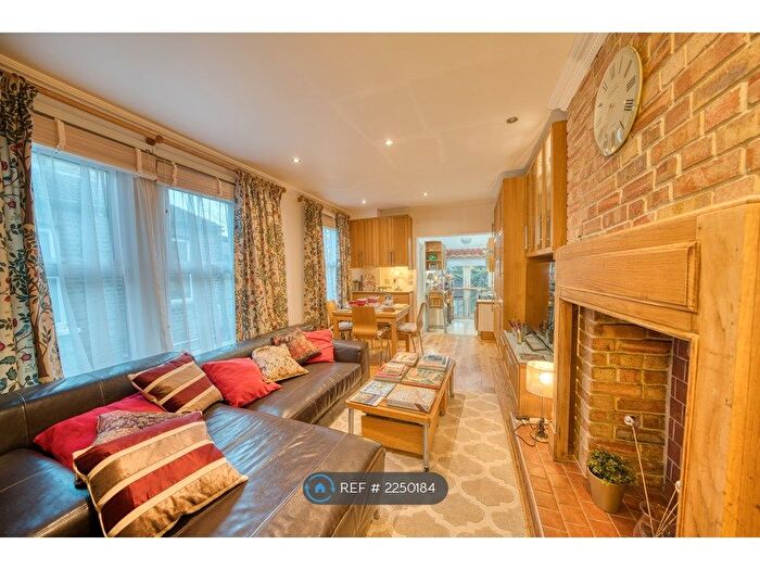 3 Bedroom Flat To Rent In Spruce Hills Road, London, E17