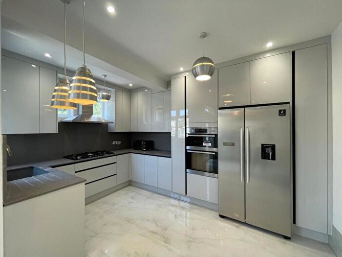 5 Bedroom End Of Terrace House To Rent In Cranbourne Gardens, Ilford, Essex, IG6