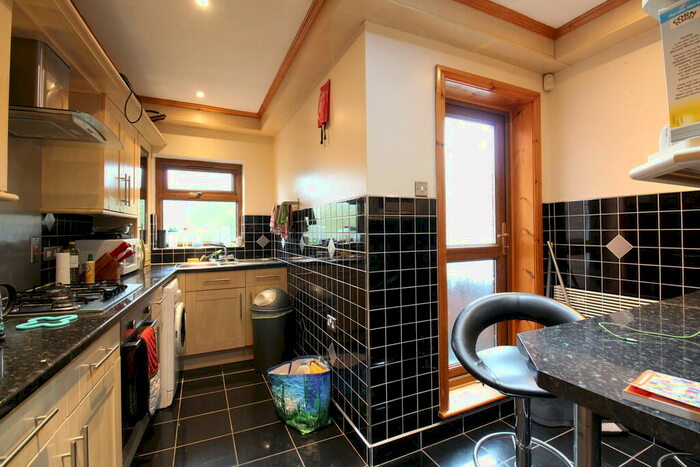 3 Bedroom Town House To Rent In Spear Road, SO14