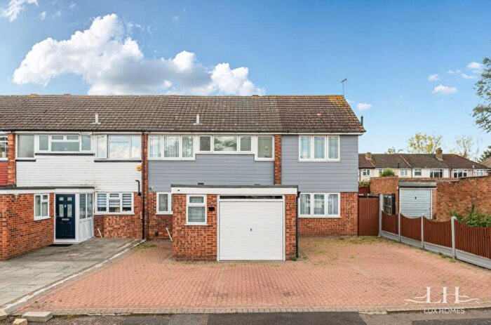 4 Bedroom End Of Terrace House For Sale In West Malling Way, Hornchurch, RM12