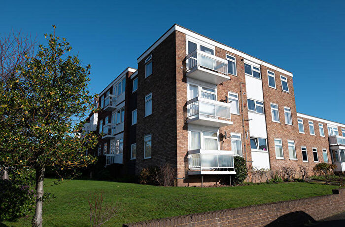 2 Bedroom Flat For Sale In Britannia Road, Westcliff-On-Sea, SS0