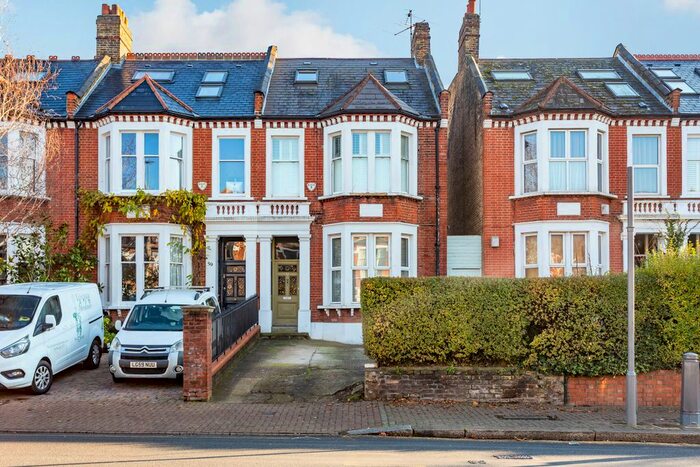 1 Bedroom Flat To Rent In Earlsfield Road, London, SW18