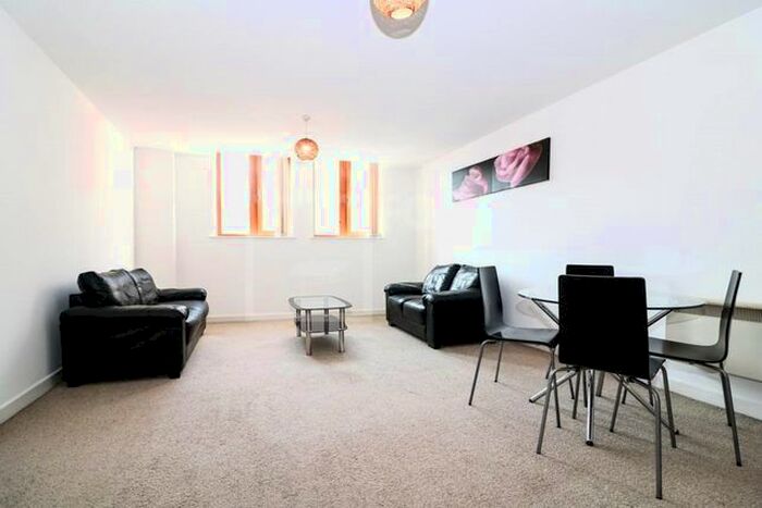2 Bedroom Flat To Rent In Old Mill, Bradford, BD1