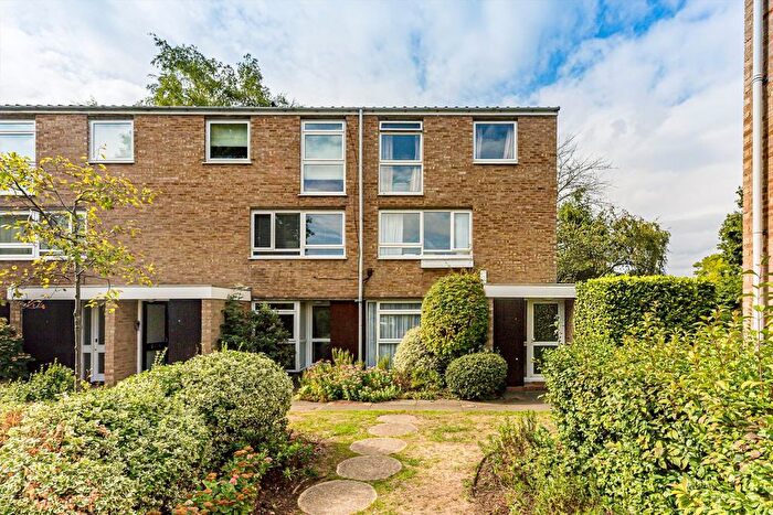 2 Bedroom Flat To Rent In Harrowdene Gardens, Teddington, TW11