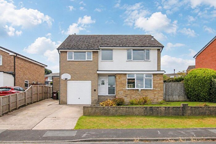 4 Bedroom Detached House For Sale In Cowdry Close, Dewsbury, WF12