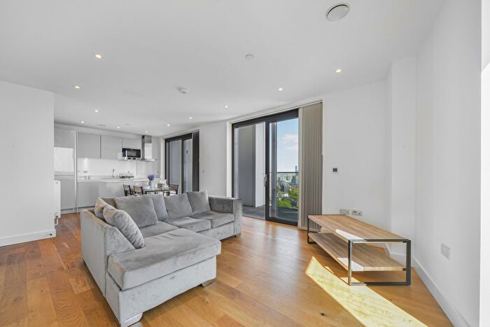 3 Bedroom Flat To Rent In Station Road, Lewisham, SE13