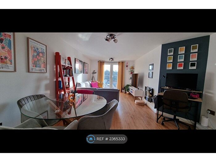 2 Bedroom Flat To Rent In Squires Court, Bristol, BS3