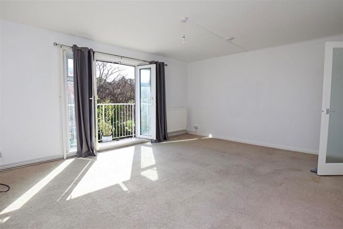 2 Bedroom Flat To Rent In St. Helens Road, Hastings, TN34