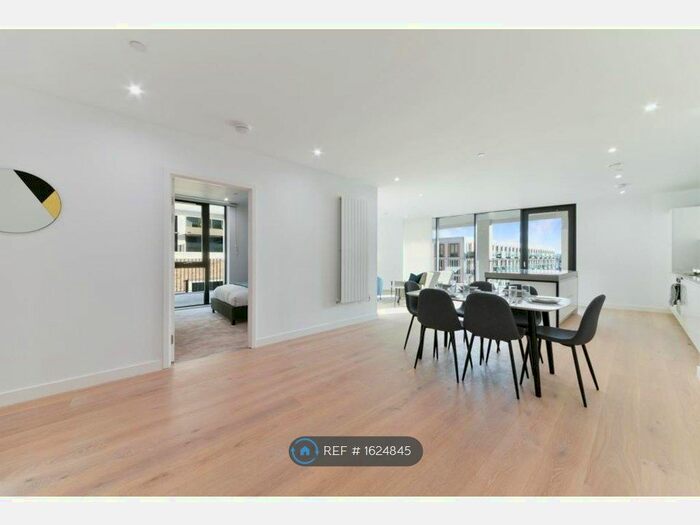 3 Bedroom Flat To Rent In Pinnacle House, London, E16