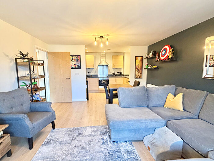 2 Bedroom Flat For Sale In Avenel Way, Poole, BH15