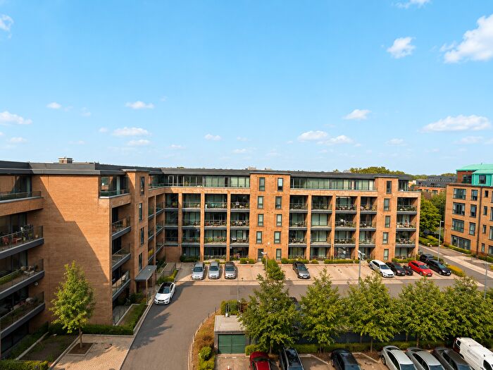 3 Bedroom Flat For Sale In Weston Court, Uxbridge, Uxbridge, UB8
