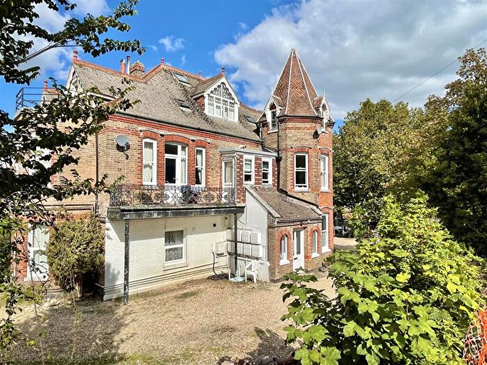 2 Bedroom Apartment For Sale In Carlton Road North, Weymouth, DT4