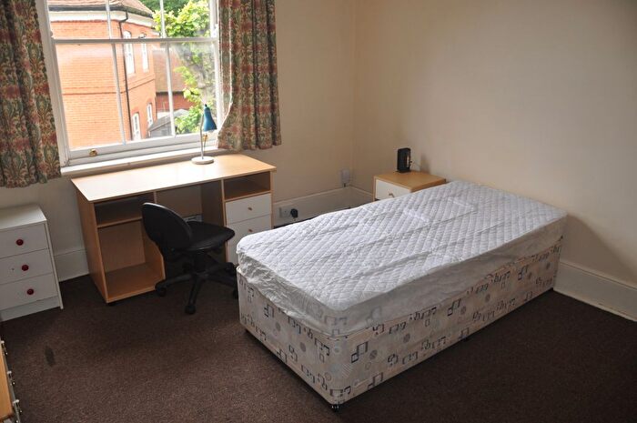 2 Bedroom Flat To Rent In Egham Hill, Egham, TW20