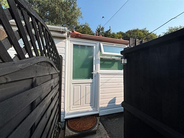 Studio To Rent In School Green Road, Freshwater, PO40