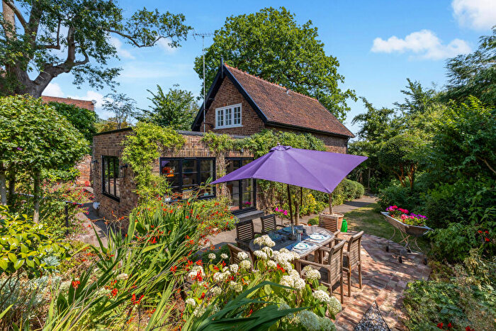 3 Bedroom House For Sale In Clamp Hill, Stanmore, HA7