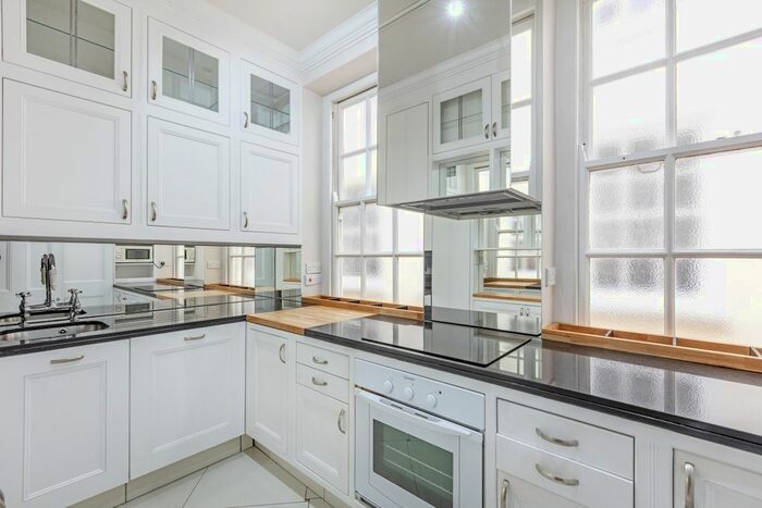 4 Bedroom Flat To Rent In Old Brompton Road, London, SW5