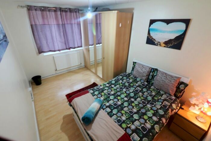 3 Bedroom Flat To Rent In Wellington Row, Shoreditch/Hoxton E2