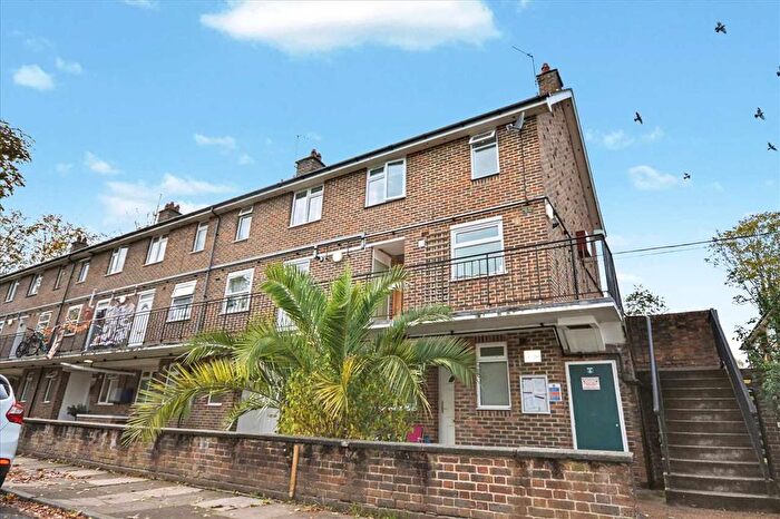 2 Bedroom Maisonette For Sale In Deans Close, Chiswick, Chiswick, W4