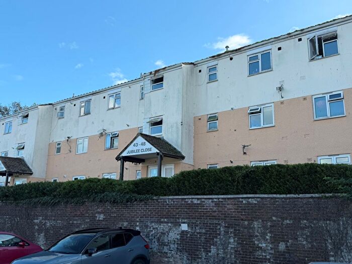 1 Bedroom Flat For Sale In Jubilee Close, Dartmouth, TQ6