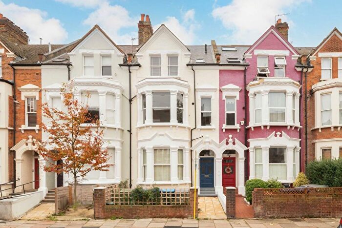 2 Bedroom Flat For Sale In Callcott Road, Brondesbury Park, NW6