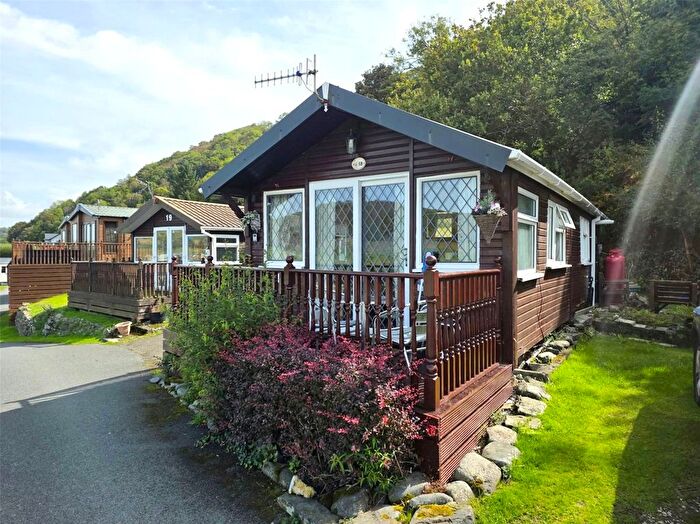 2 Bedroom Bungalow For Sale In Bay Holiday, Aberystwyth, Ceredigion, SY23