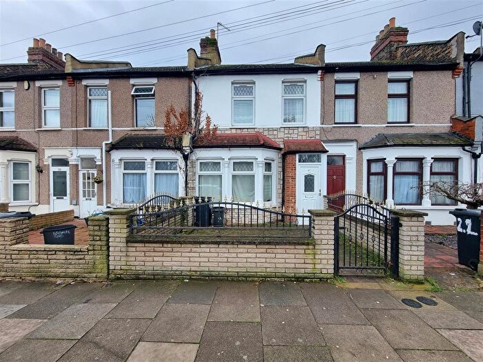 3 Bedroom Terraced House For Sale In Golfe Road, Ilford, IG1