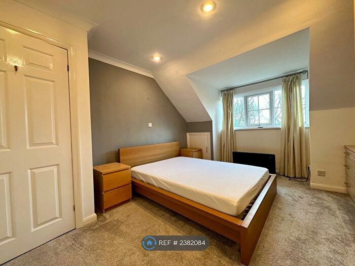 2 Bedroom Flat To Rent In Alwoodley, Leeds, LS17