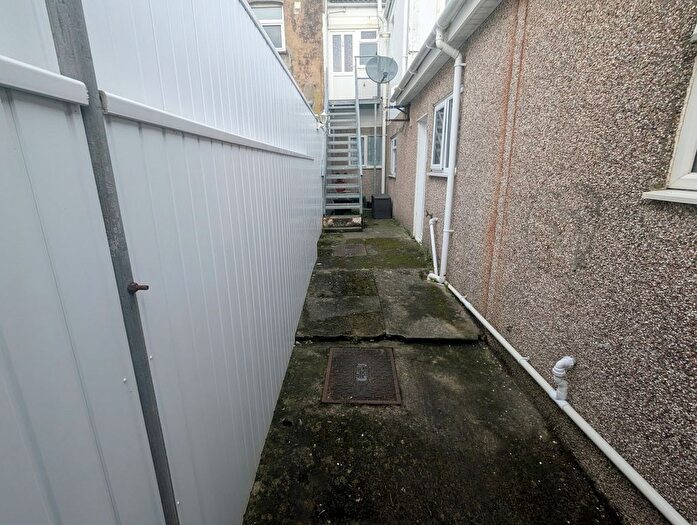 1 Bedroom Flat For Sale In New Road, Porthcawl, CF36