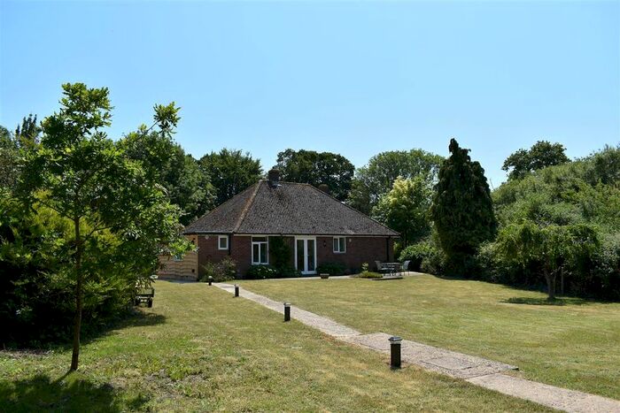 3 Bedroom Bungalow To Rent In Chisels Lane, Neacroft, Christchurch, BH23