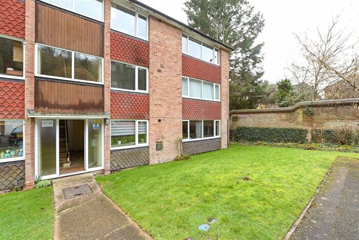 2 Bedroom Flat For Sale In High Trees Close, Caterham, Surrey, CR3