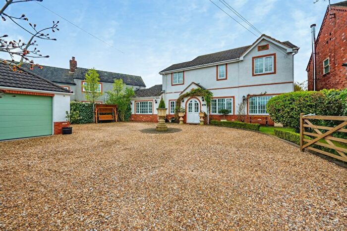 4 Bedroom Link Detached House For Sale In Uttoxeter Road, Hill Ridware, Rugeley, WS15