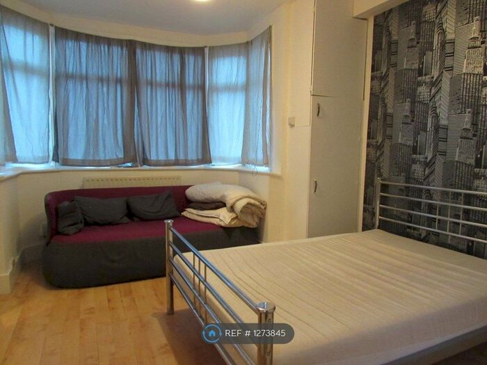 Studio To Rent In Glendale Gardens, Wembley HA9