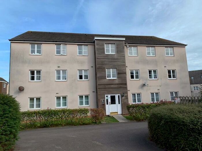 2 Bedroom Flat To Rent In Double Bedroom With Garage - College Way, Bristol, BS34