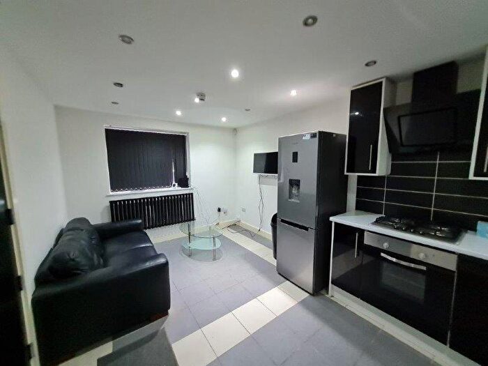 2 Bedroom Flat To Rent In Rippingham Road, Manchester, Greater Manchester, M20