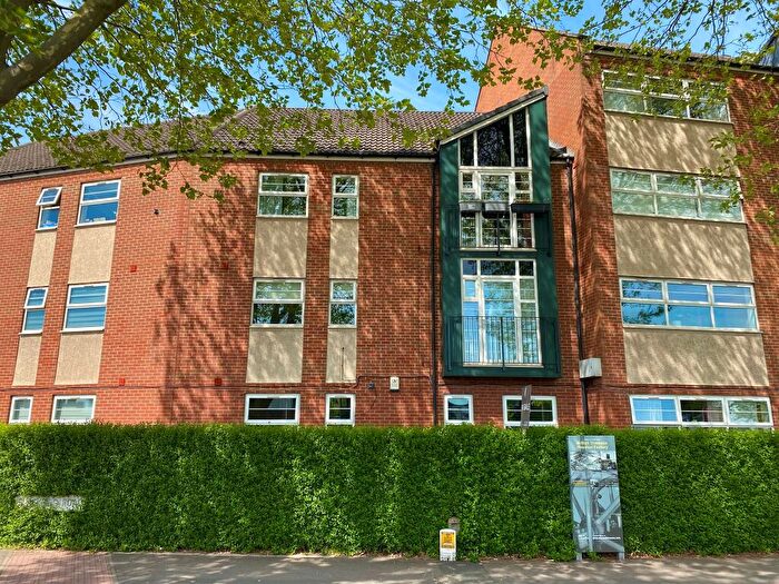 2 Bedroom Apartment For Sale In Montvale Gardens, Leicester, LE4