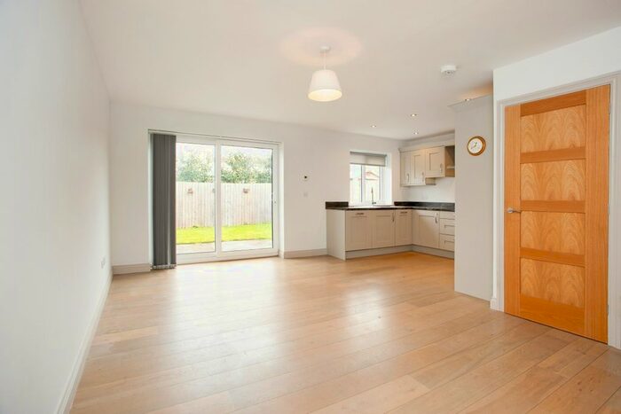 2 Bedroom Bungalow To Rent In Kineton Road, Wellesbourne, Warwick, CV35