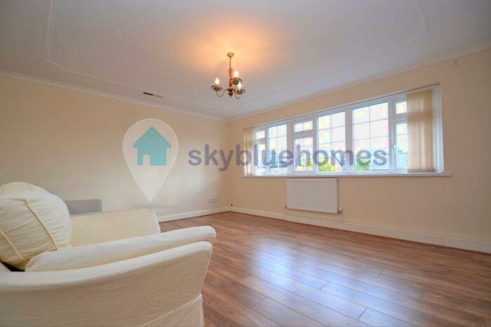 2 Bedroom Flat To Rent In Main Street, Great Glen, LE8