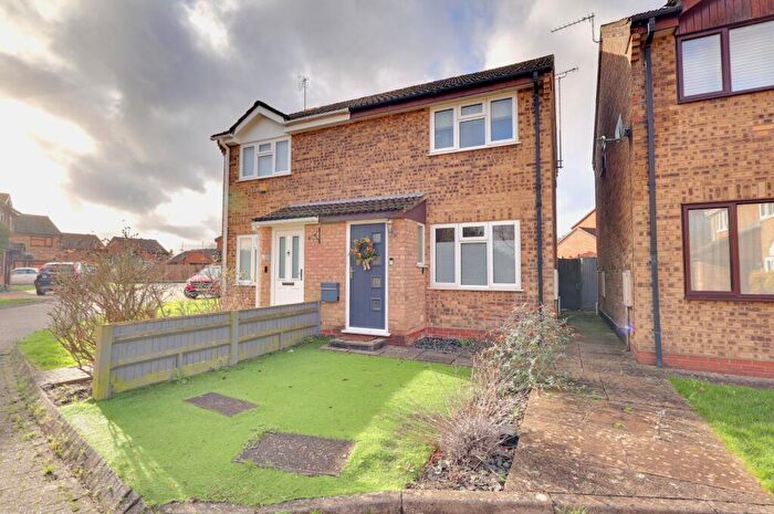 2 Bedroom Semi Detached House For Sale In Drayton Place, Totton, Southampton, SO40