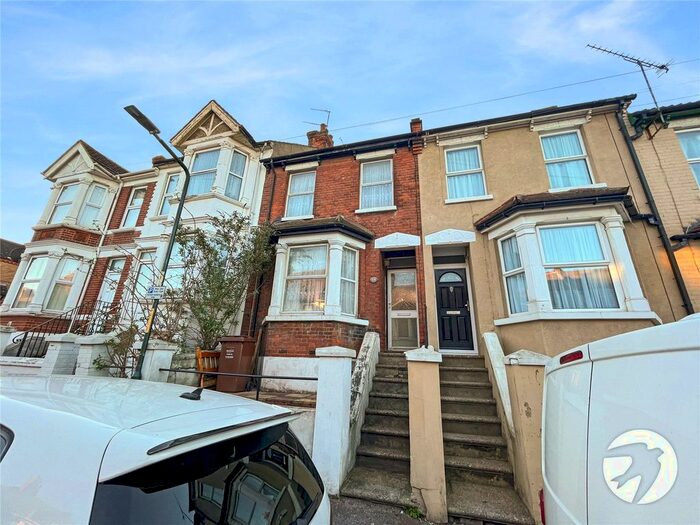 3 Bedroom Terraced House To Rent In Pagitt Street, Chatham, Kent, ME4