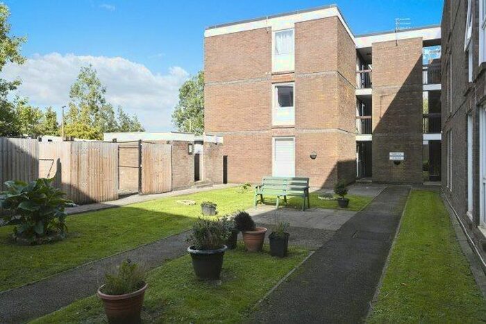 2 Bedroom Flat To Rent In Charlesway Court, Preston, PR2