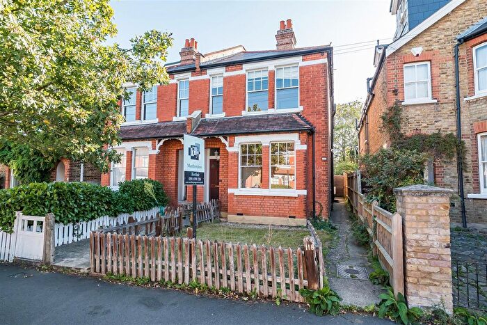 2 Bedroom Maisonette For Sale In Ellerton Road, Surbiton, KT6