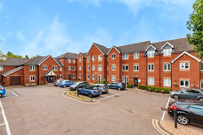 1 Bedroom Flat For Sale In Draper Court, Mavis Grove, Hornchurch, RM12