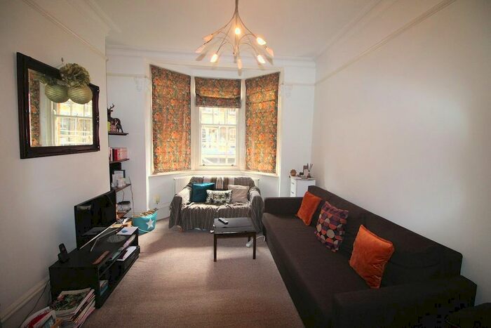 1 Bedroom Flat To Rent In Sutton Lane North, Chiswick, W4