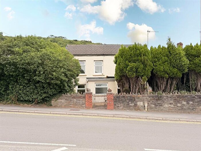 2 Bedroom Detached House For Sale In Pwll Road, Llanelli, SA15