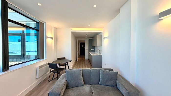 1 Bedroom Flat To Rent In New Horizons Court, Brentford, TW8
